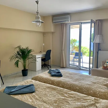 شقة Eviaxl Khrónia