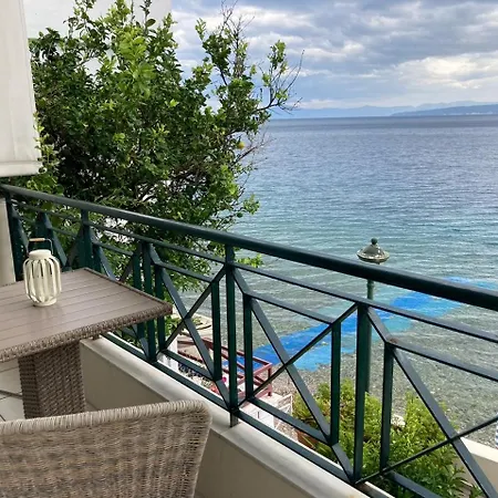 شقة Eviaxl Khrónia